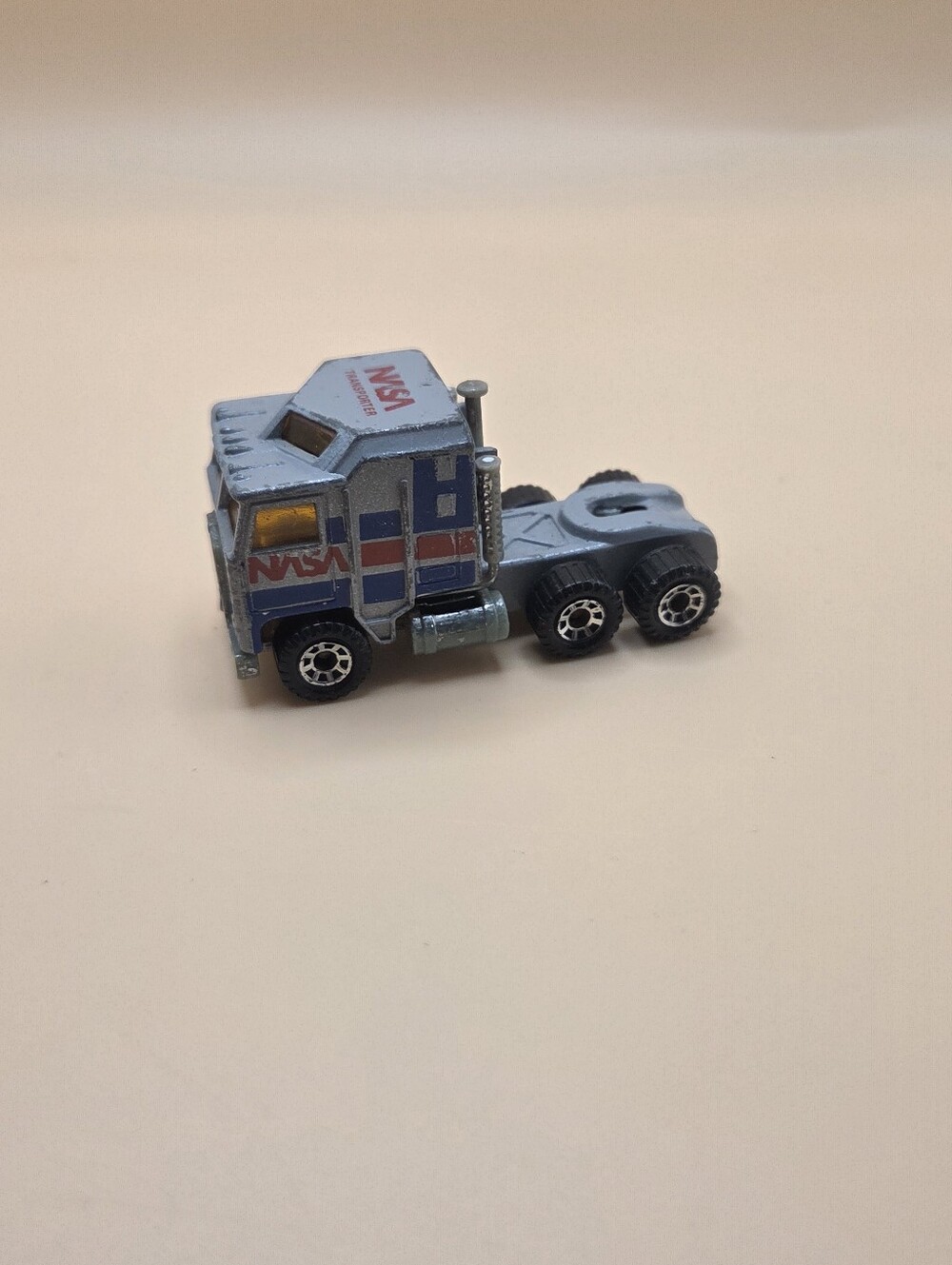 Vintage 1981 Matchbox Diecast 1:90 Kenworth Aerodyne NASA Transporter Semi Truck